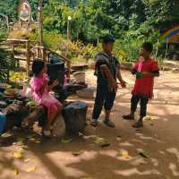 ตลาดเช้าริมธาร วิถีชาวกะเหรี่ยง