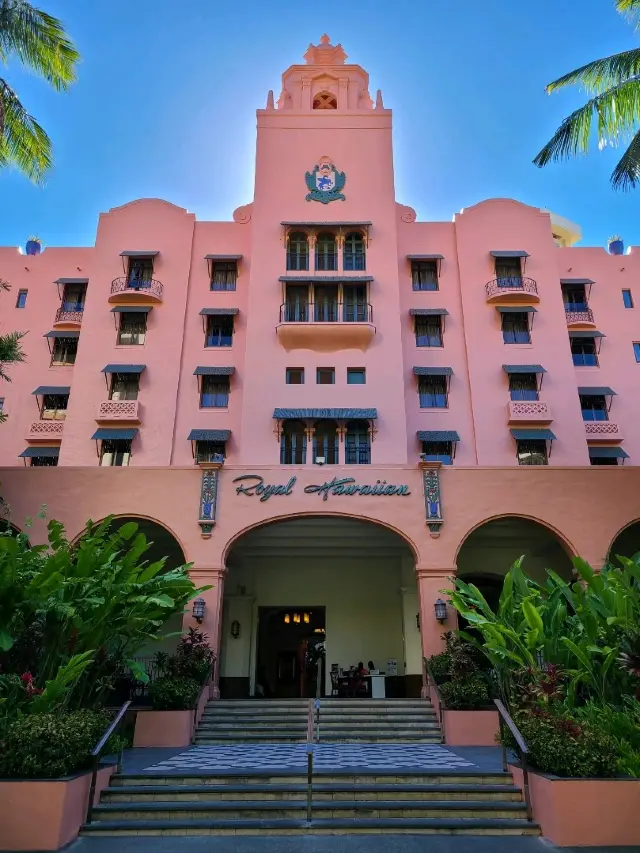 ピンクがかわいいロイヤル ハワイアン ホテル