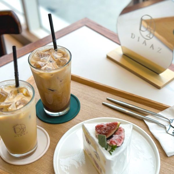 수원 대형 감성카페 디아즈 비주얼 최강 과일생크림케이크 맛집