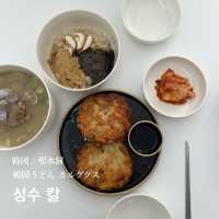 《韓国 / 聖水洞》 お洒落な韓国うどん屋さん🖤🤍성수 칼