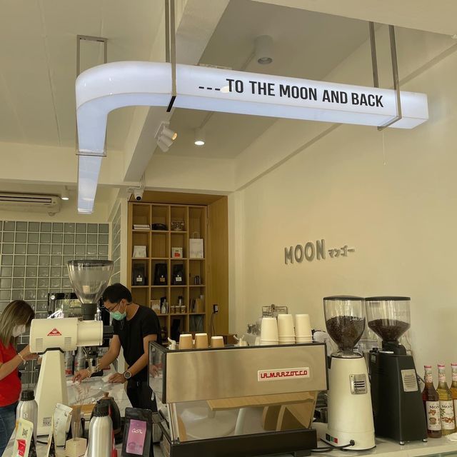 Moon cafe คาเฟ่สวย สไตล์มินิมอล
