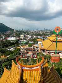 Beautiful gates of Kek Lok Si temple 