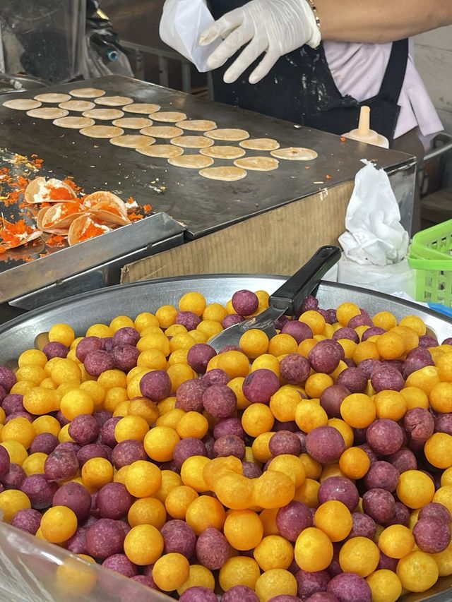 ตุ๊ก ขนมไข่เต่า ตลาดนัดเจริญสุข 