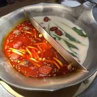 湊湊火鍋湯底有3拼+無限任食鴨血豆腐