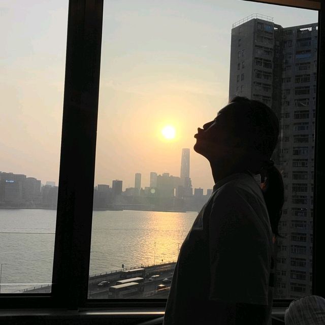 【僅此一刻】香港北角維港凱悅尚萃酒店：無敵維港海景下的寫意日落