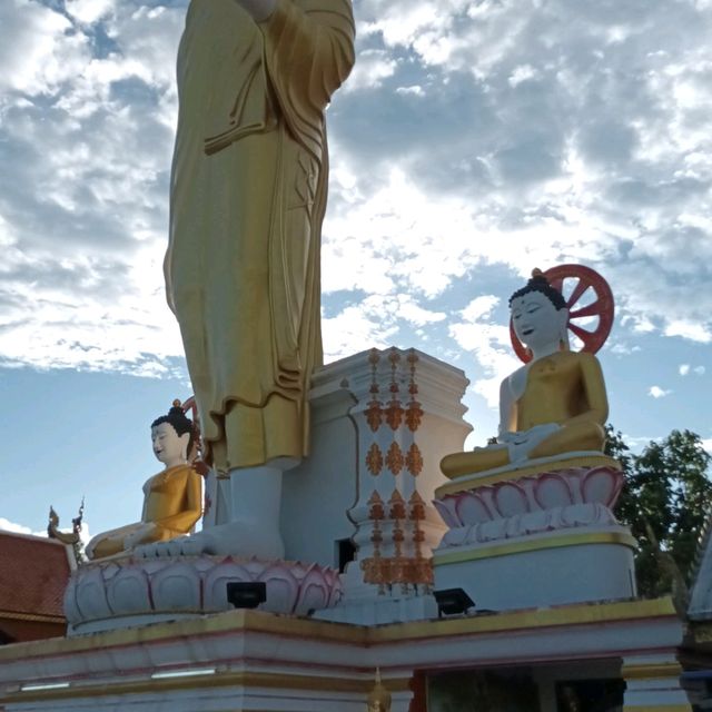 วัดที่มีการบูชาด้วยมาลัยเยอะมาก