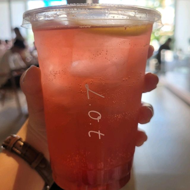 LOT OF TASTE คาเฟ่ใจกลางนิมมาน ☕️🤍