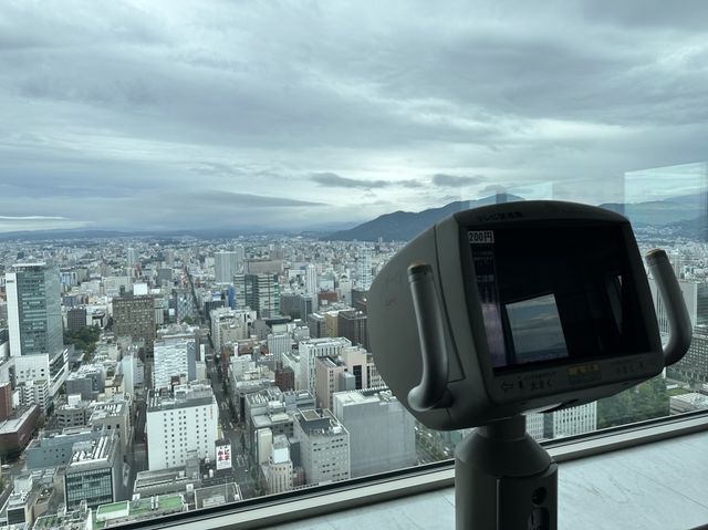 北海道・札幌。JRタワー38階から街を見渡す『JRタワー展望室タワー・スリーエイト』 