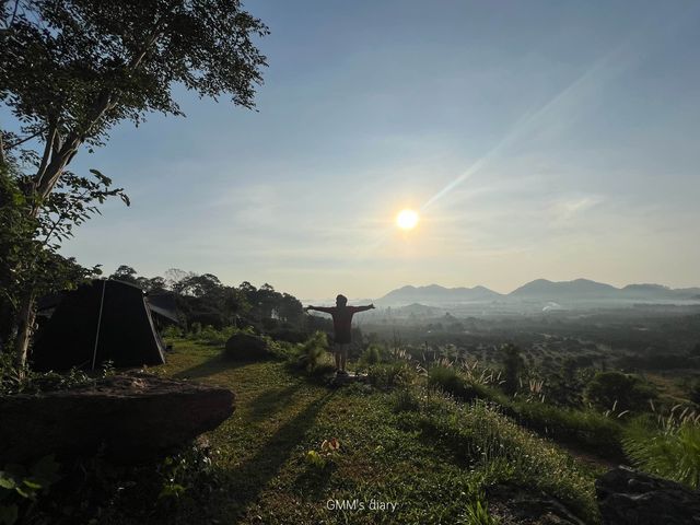 🏔️✨ หินวางแคมป์ เที่ยวใกล้ชิดธรรมชาติแบบฟินๆ 🍃