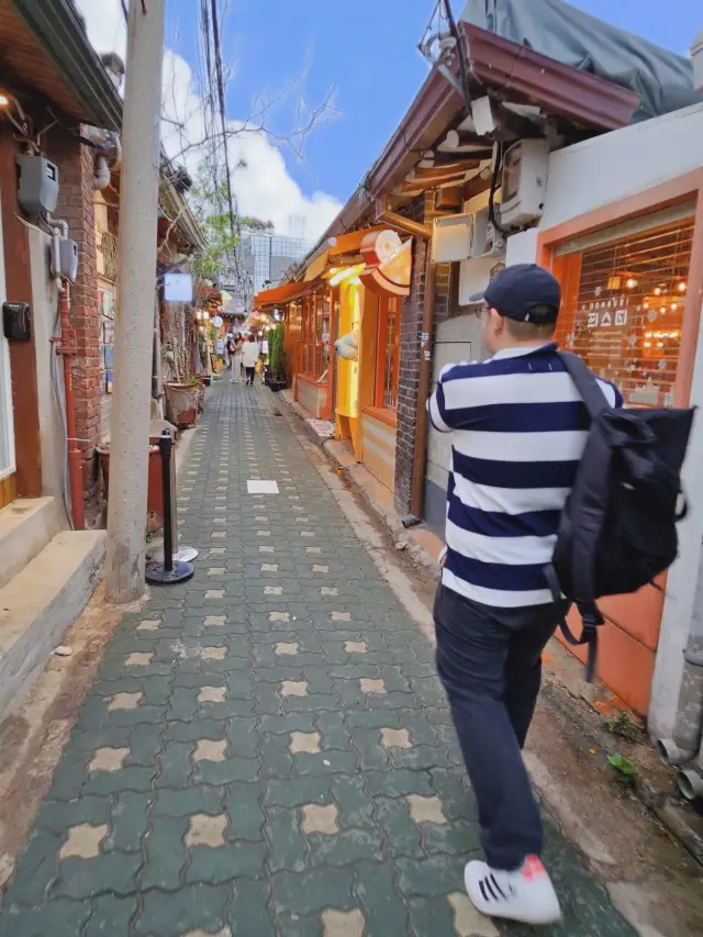 Explore this old hanok village in Seoul!