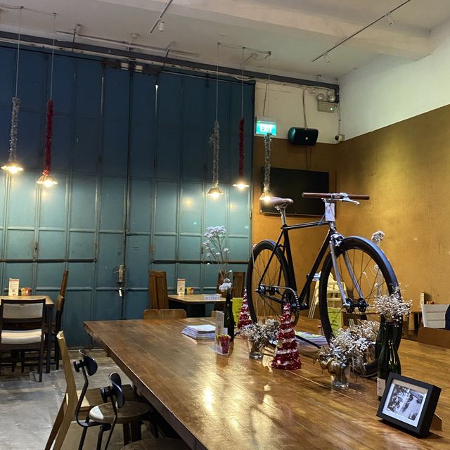 Hidden bicycle-themed cafe in Balestier! 