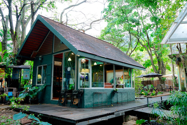 สวนซ่อนศิลป์ Secret Art Garden 