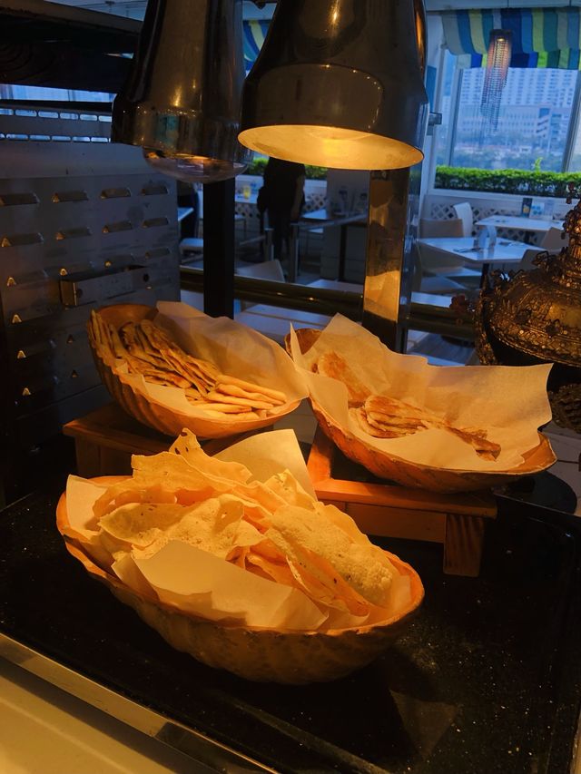 不同種類小食，價錢便宜