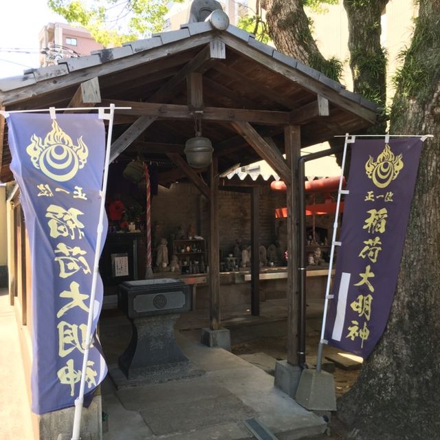 大量の地蔵が並ぶ【稲荷大明神（崇福寺境内社）】