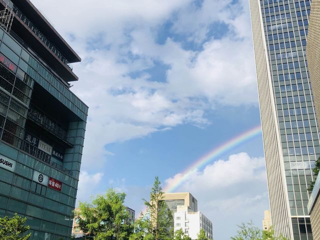 台北｜🌈🌤️美麗雙彩虹🌈📍 101大樓2樓連通天橋