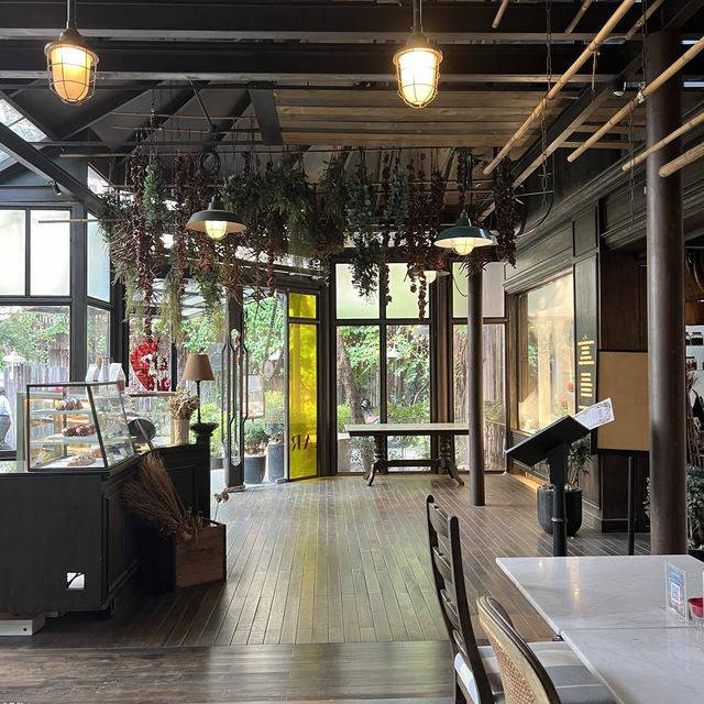 제가 방콕가면 항상 방문하는 곳 공유!🙌 Karmakamet diner