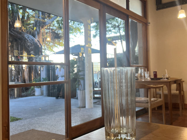 淡水新開幕景觀餐廳 河岸第一排 室內外景色美到想待一整天《時光樹影-Memory 河岸景觀餐廳》