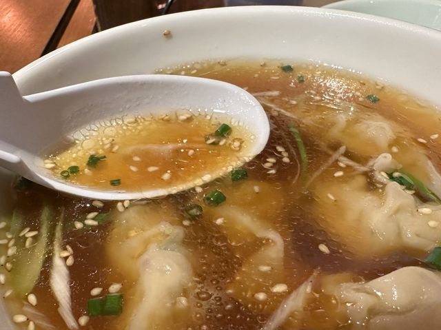 静岡・静岡駅。駅改札近く『餃子専門店 餃子研究所』のスープ餃子定食