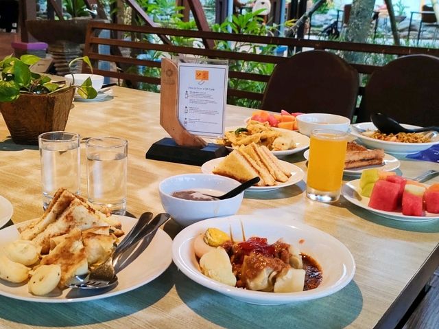 Sunset Meal at The Wujil's Restaurant