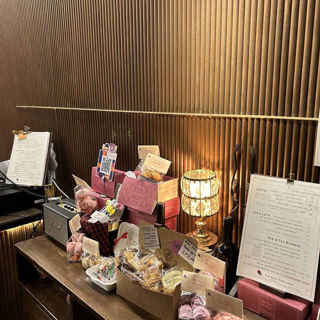 서울 중심에 위치한 뉴트로 카페, 더 스팟 패뷸러스☕️