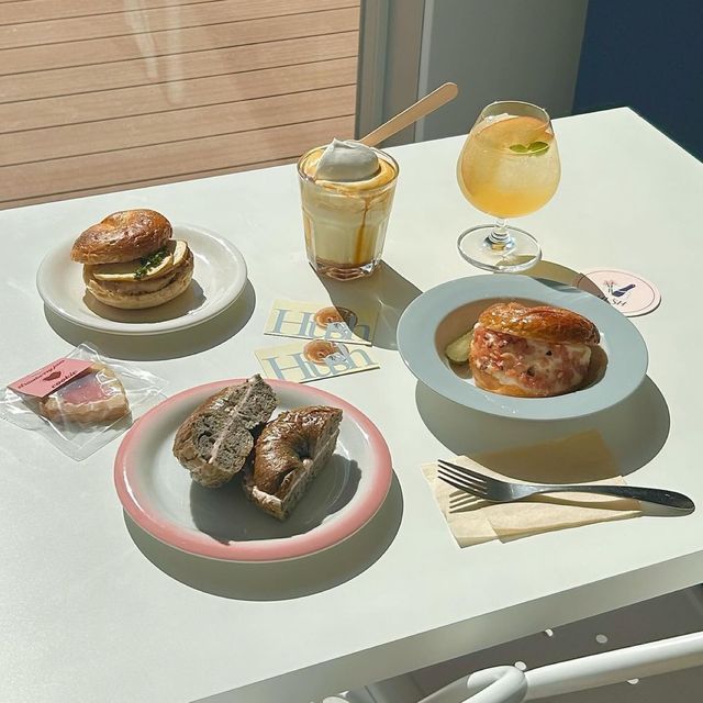 Cafe Hush：市中心明亮舒適，服務印象深刻