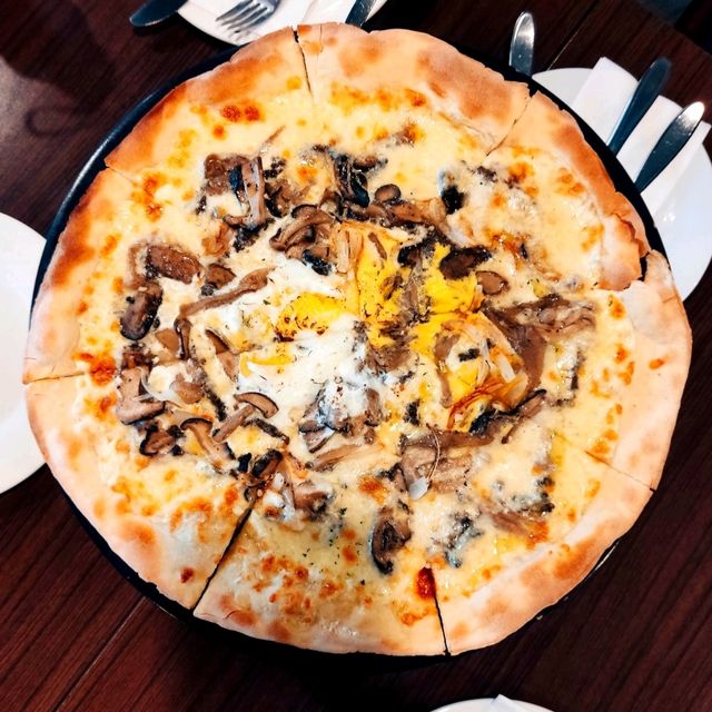 The Best Gigantic Truffle Funghi Pizza 🍕 