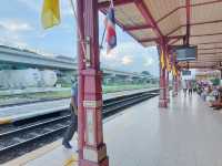 เดินเที่ยวแบบชิคๆที่สถานีรถไฟหัวหิน🚂🛤️