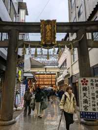 繁華街、唯一の神社【錦天満宮】の梅の花は、まだ八分咲きだけど綺麗だった