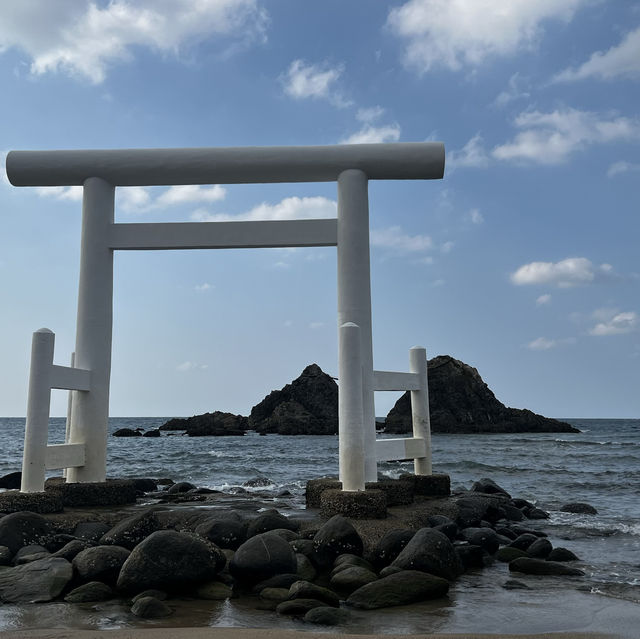 【夫婦岩】：象徵愛情與圓滿嘅神聖景點
