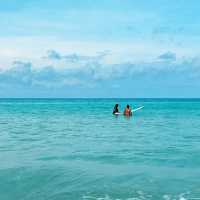 ไปเล่นเซิร์ฟที่หาดกะตะ จังหวัดภูเก็ตกัน