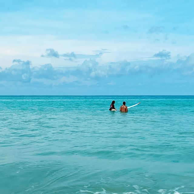 ไปเล่นเซิร์ฟที่หาดกะตะ จังหวัดภูเก็ตกัน