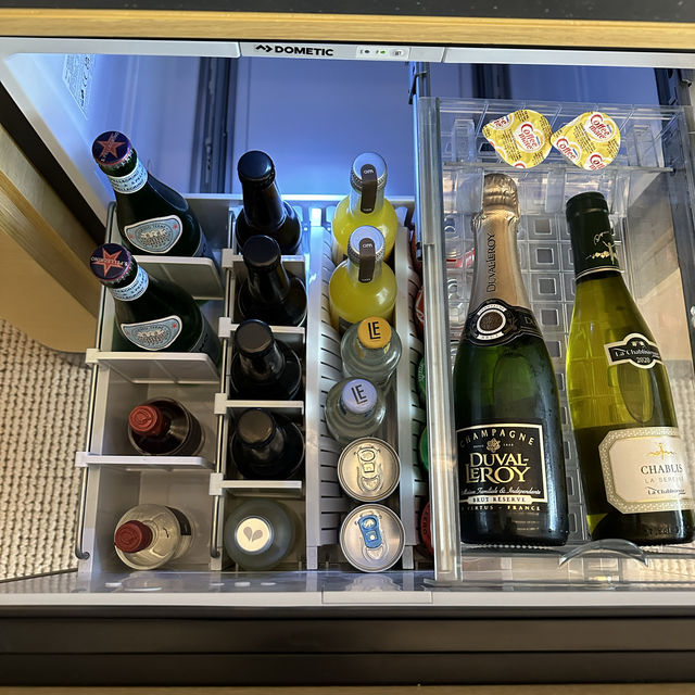 香港麗晶酒店，維港景第一排超美港景！超優行政酒廊