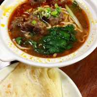 臺北老牌牛肉麵店陽明堂：傳統品質，口感豐富