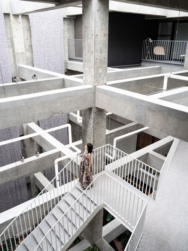 唯一無二のアートホテル 白井屋ホテルへ