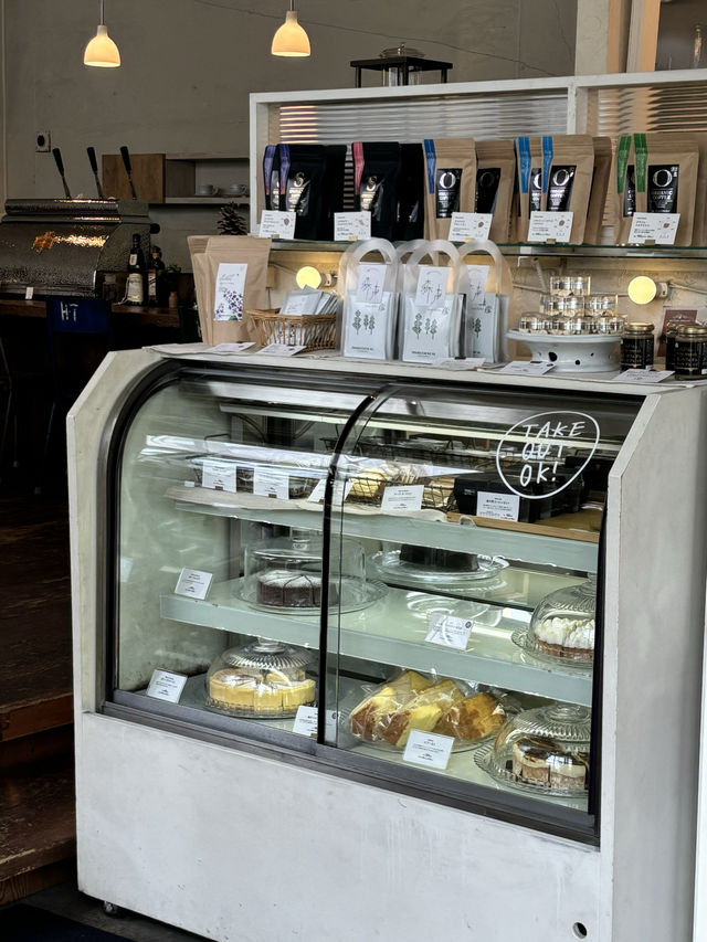 【北海道カフェ】紫陽花の咲き誇るお店に入るとコーヒーのいい香り