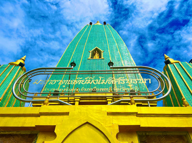 สักการะพระบรมสารีริกธาตุและปิดทองหลวงพ่อโสธร