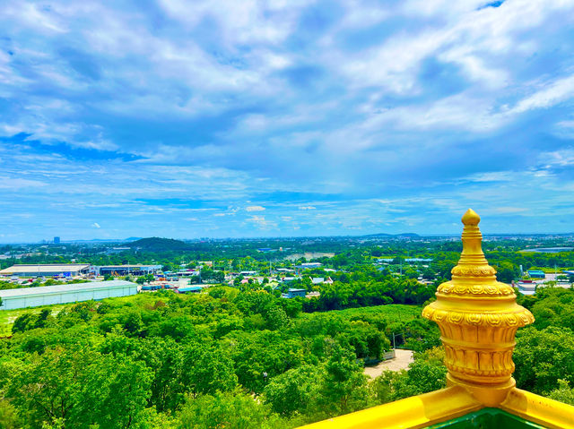 สักการะพระบรมสารีริกธาตุและปิดทองหลวงพ่อโสธร