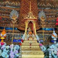 วัดประยุรวงศาวาส ชมเจดีย์แบบมีแกนกลาง