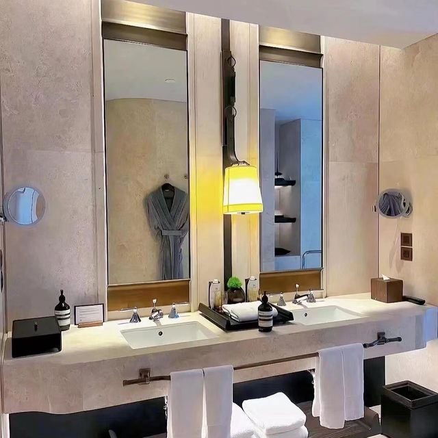 Opulent Retreat: Waldorf Astoria Bangkok