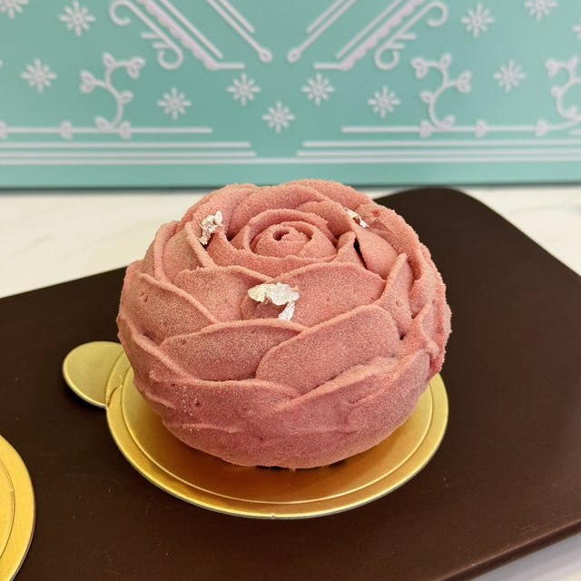 葵芳甜品店 花形紅桑莓忌廉布朗尼朱古力蛋糕🌸