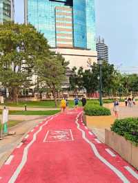 ปั่นจักรยานในสวนสาธารณะกลางกรุง