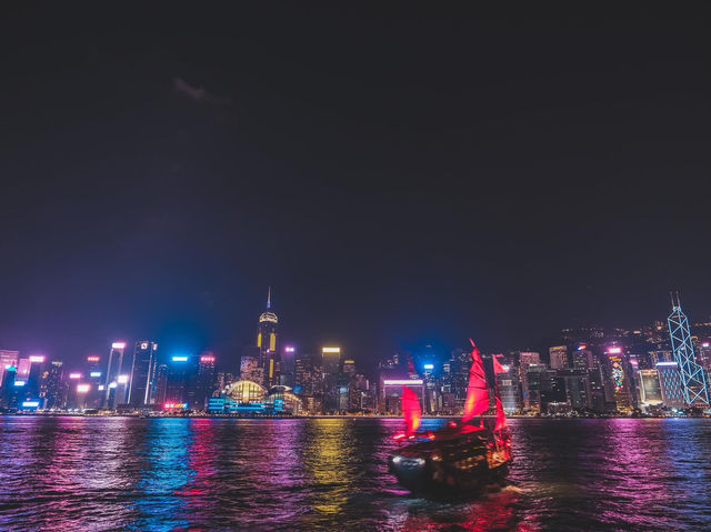 ชมแสงไฟยามค่ำคืน ที่ Victoria Harbour 🌃