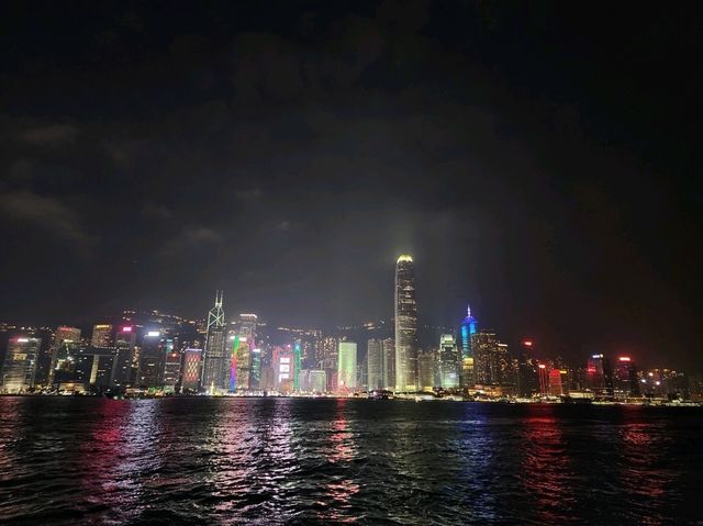 홍콩의 야경... 바다, 산, 도심 한가운데... 어디서 봐도 황홀한 그것^^