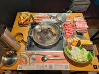 兩餐🥘｜韓國火鍋年糕吃到飽，特色年糕韓式炸雞令人驚艷👍