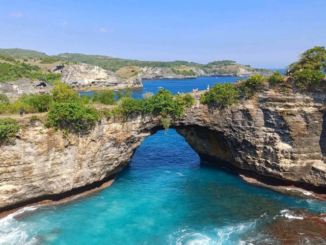 「天仙裂痕，破碎沙灘」：印尼巴釐島佩妮達島的奇幻景點，近似蘇格蘭高地