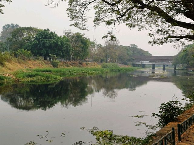 南奔古城墻南康河步行道pratu ta Nang：南奔地標景點，打卡拍照📸，體驗寧靜休閒好地方