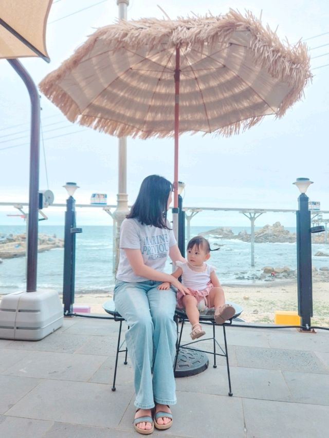 바다와 스카이레일 뷰가 근사한 울진 감성 카페 [감성커피 울진봉수항점]