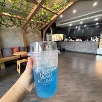 คาเฟ่ ☕️อบอุ่น แนวโฮมมี่ 