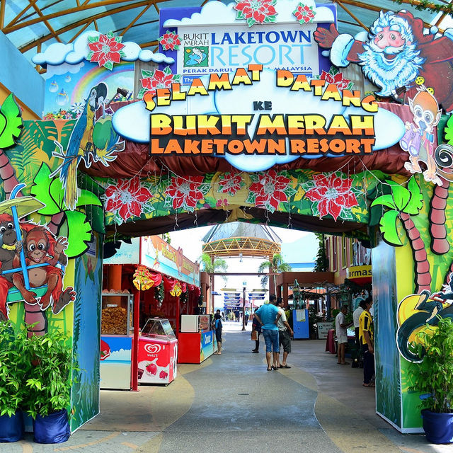 BUKIT MERAH LAKETOWN WATERPARK