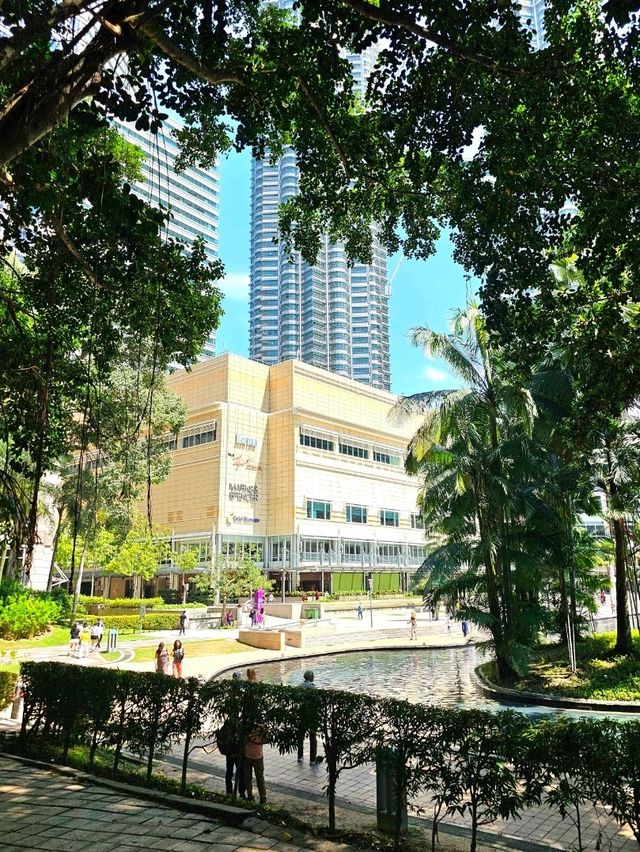 KLCC Park: สวนสาธารณะใจกลาง KL 🌱
